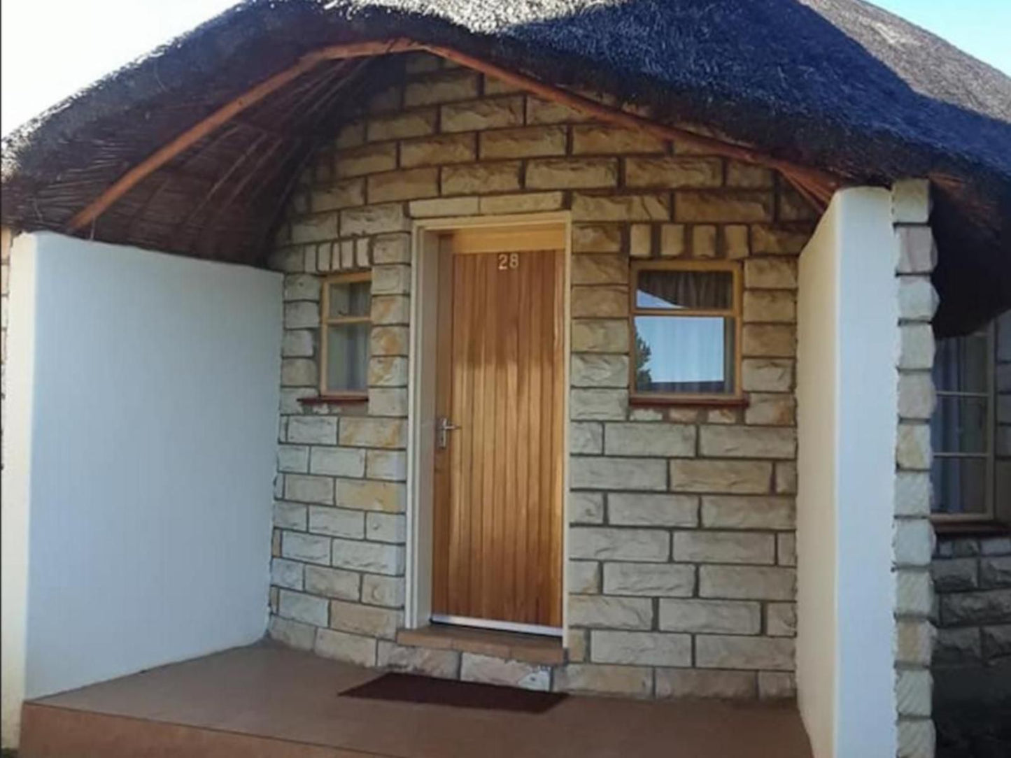 Mmelesi Lodge, 3-Sleeper Rondavel