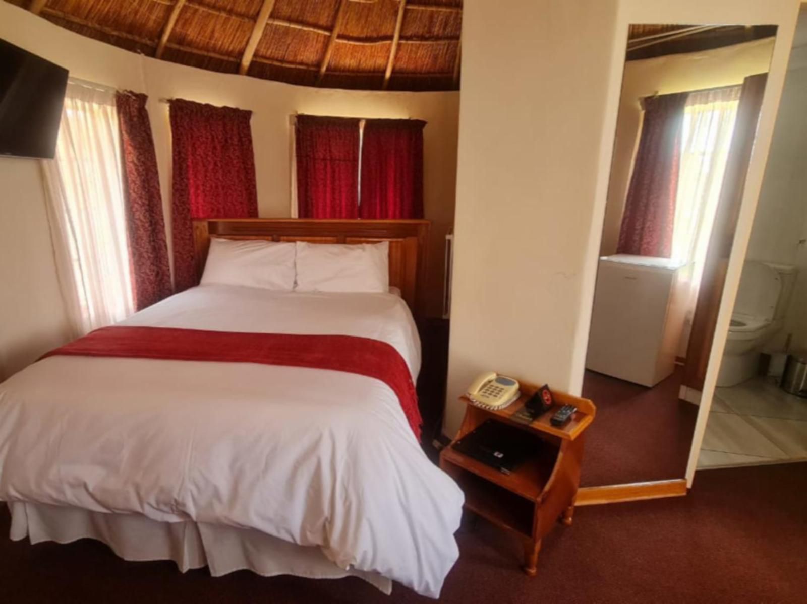 Mmelesi Lodge, Double Rondavel, Bedroom