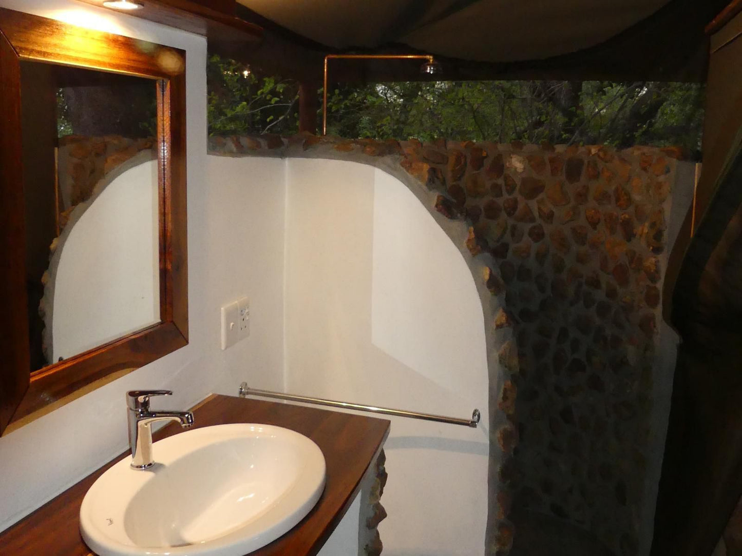 Mobola Island Lodge, Standard Twin Room, Sepia Tones, Bathroom