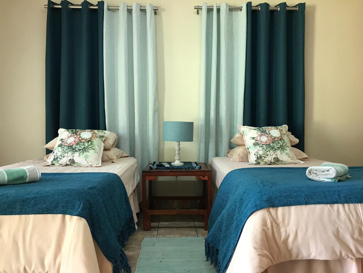 Molalatau Lodge & Campsites, EAGLE ROOMS, Bedroom