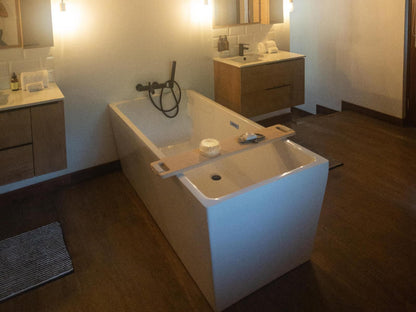 Mologa River Lodge, Luxury Chalet 7, Bathroom