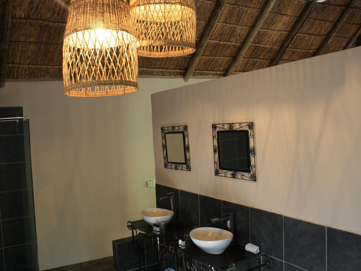 Mologa River Lodge, Luxury Chalet 8