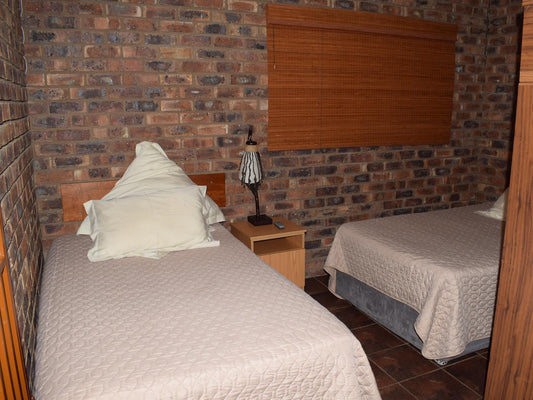 Standard 2 Single Sleeper Room with Show @ Mon Repos Guest Farm