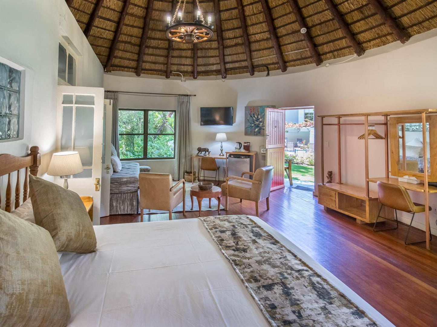 Luxury African Hut Double @ Montagu Country Hotel