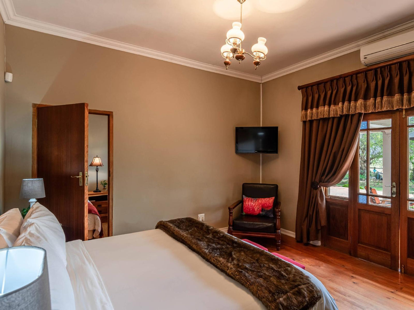 Mooiplaas Annex Family Room @ Mooiplaas Guest House