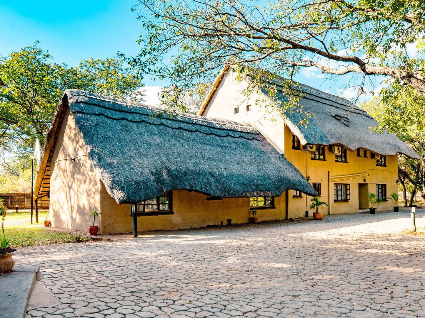 Mopani Lodge Victoria Falls, Building, Architecture, House