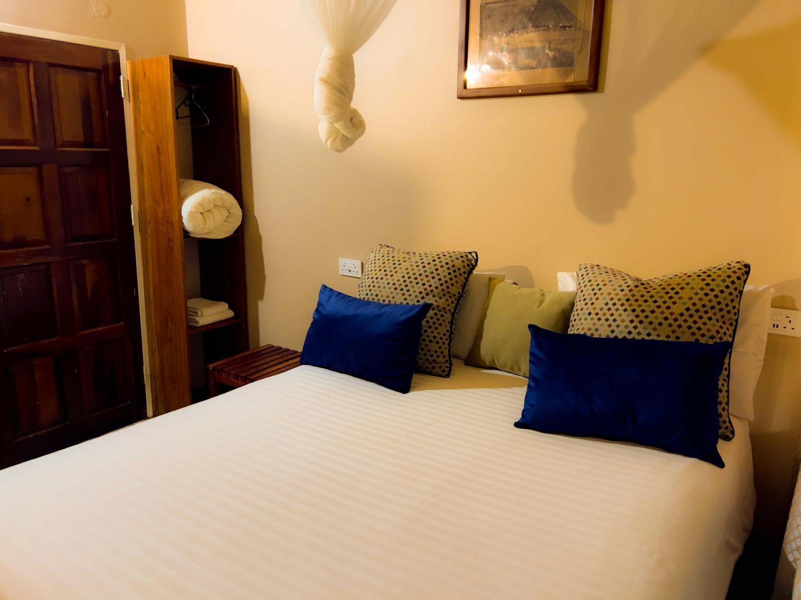 Mopani Lodge Victoria Falls, Standard Double Room, Bedroom