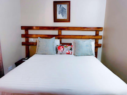 Mopani Lodge Victoria Falls, Standard Double Room, Bedroom