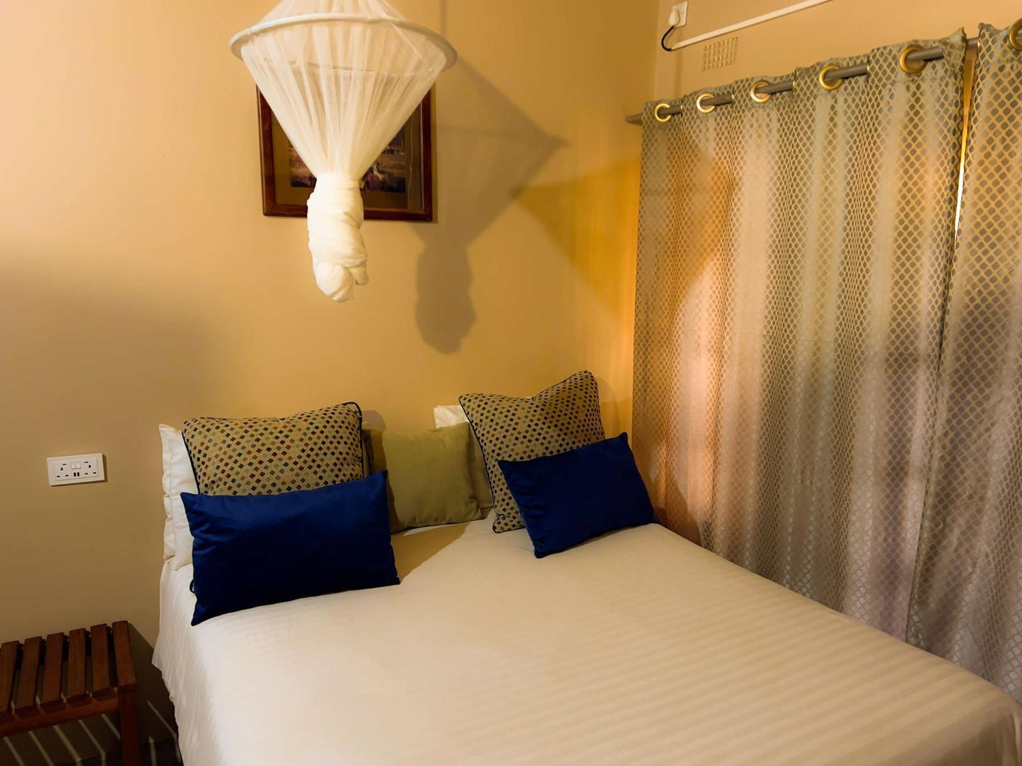 Mopani Lodge Victoria Falls, Standard Family Room, Colorful, Bedroom