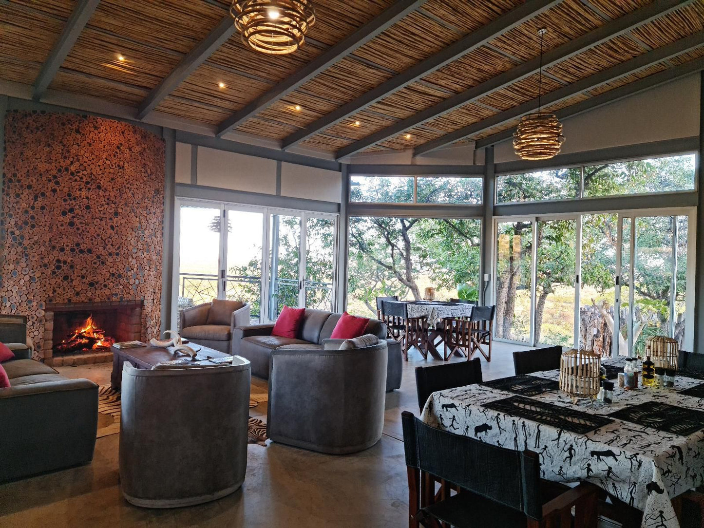 Mountain Peak Game Lodge And Camping, Bar