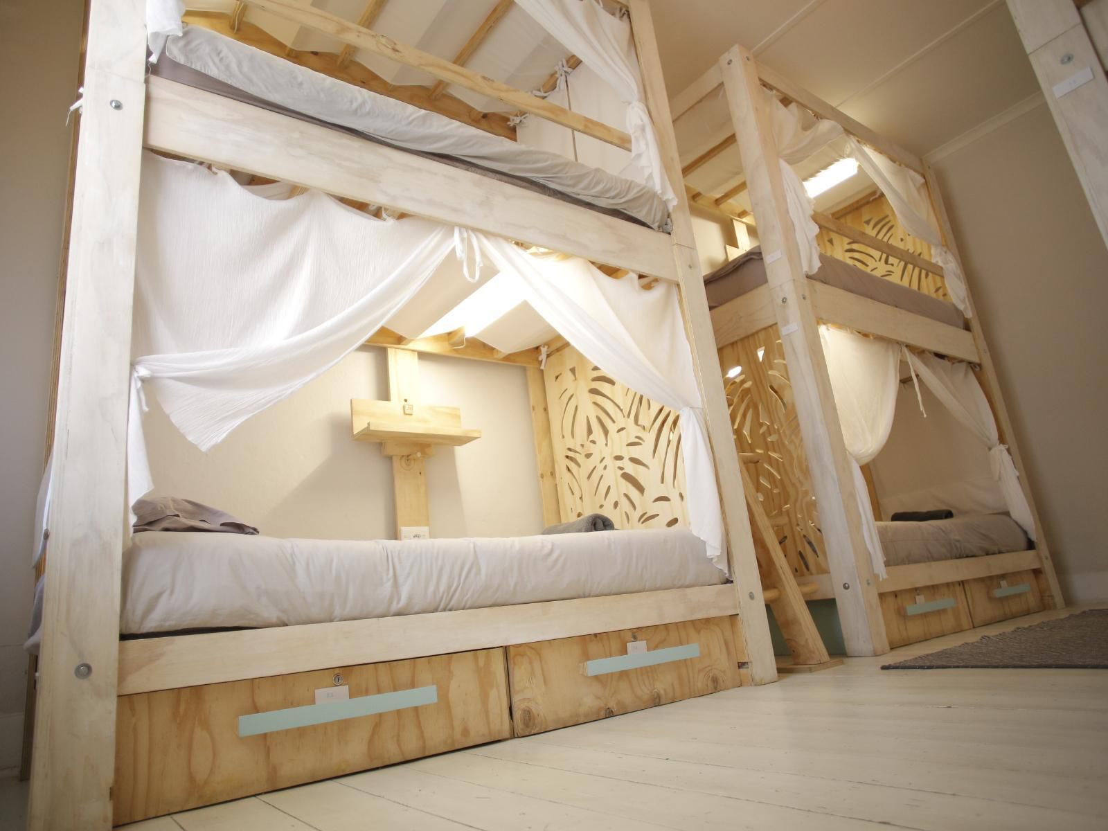 Moy Guesthouse & Backpackers, Luxury Bunk Room 2 (Females Only), Sepia Tones, Bedroom