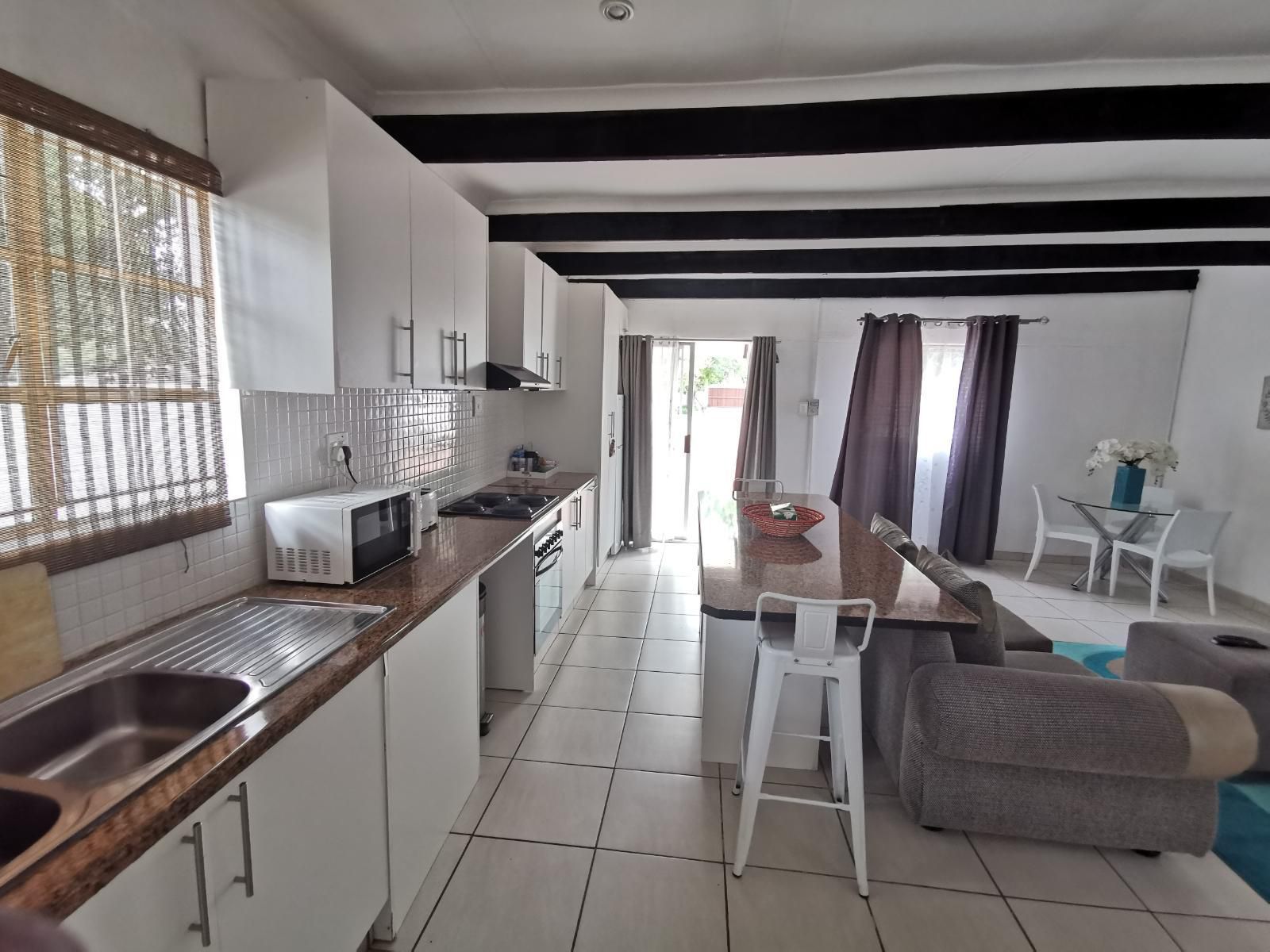 Muco Guesthouse, Jacaranda Studio, Kitchen