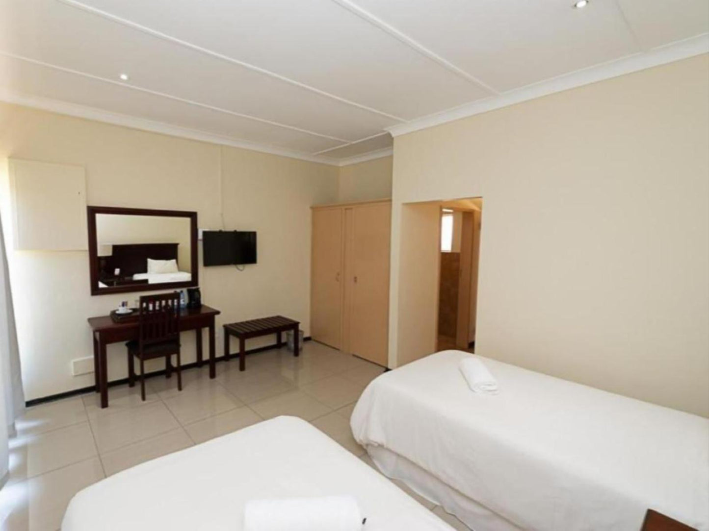 2 bedroom Unit @ Muloro Hotel