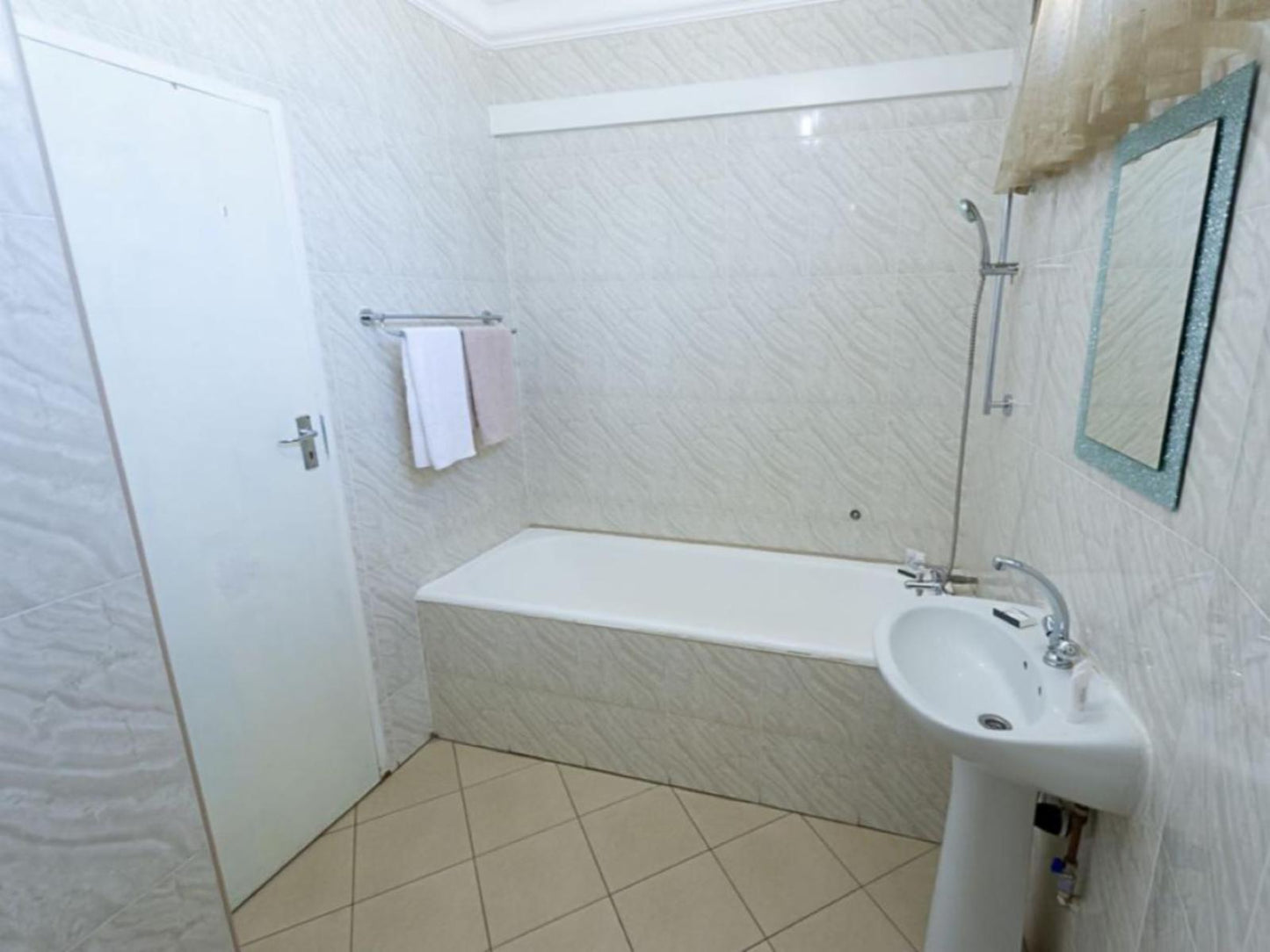 Double Rooms With Bath @ Muloro Hotel