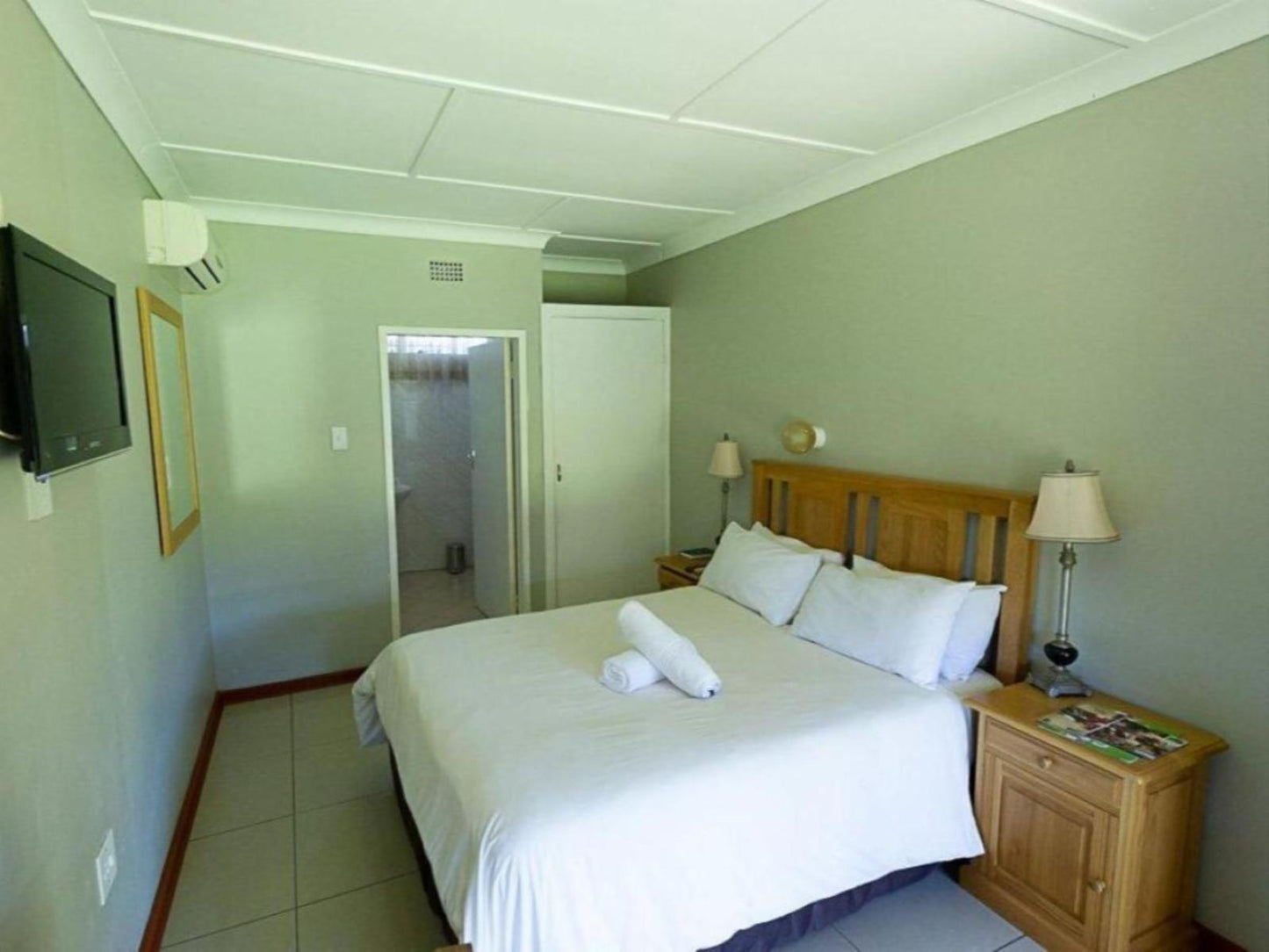 Double Rooms With Bath @ Muloro Hotel