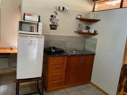 Munati Lodge, Standard Single Room, Kitchen