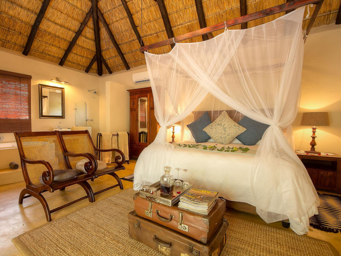 Room 1 - 4 Lux Units @ Mvuradona Safari Lodge