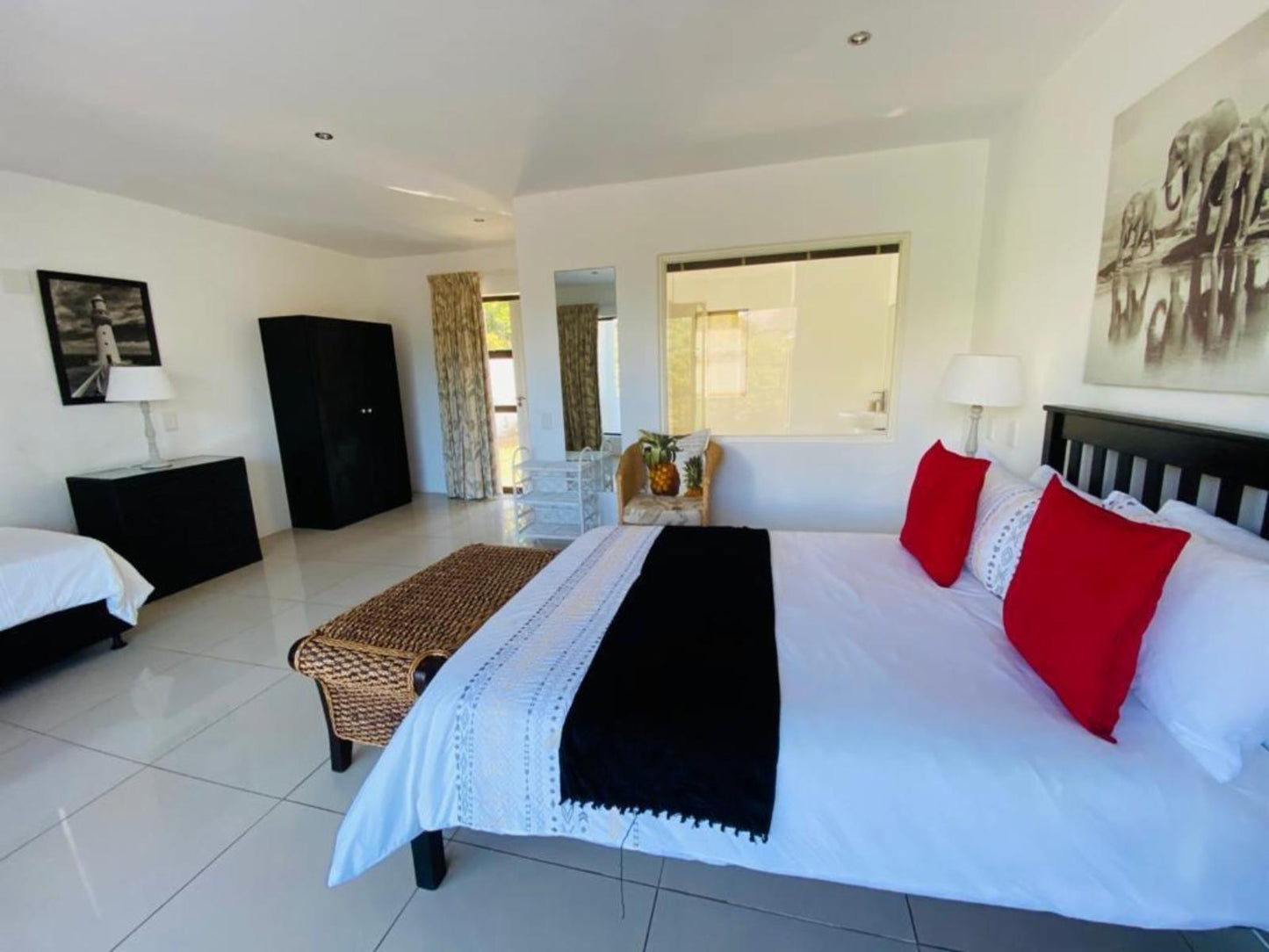 Moongate - 5 Bedroom Self Catering House @ My-Konos Luxury Beach Accommodation