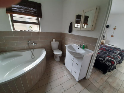 Twin Room with Bathroom-Hope Unit @ Mykhaya Air Bnb