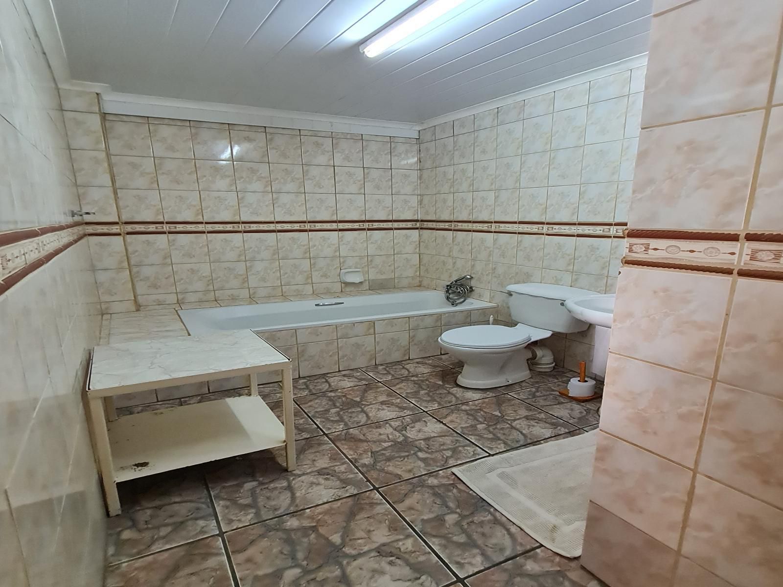 N4 Guest Lodge Rustenburg North West Province South Africa Unsaturated, Bathroom