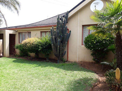 Naisar Apartments And Holiday Home Accommodation Primrose Johannesburg Gauteng South Africa House, Building, Architecture, Palm Tree, Plant, Nature, Wood