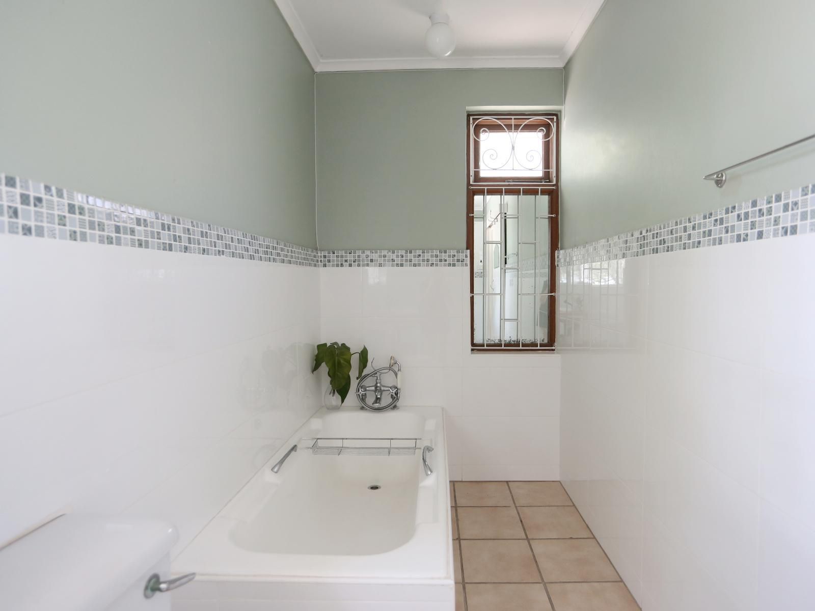 Newington Place Central Port Elizabeth Eastern Cape South Africa Unsaturated, Bathroom