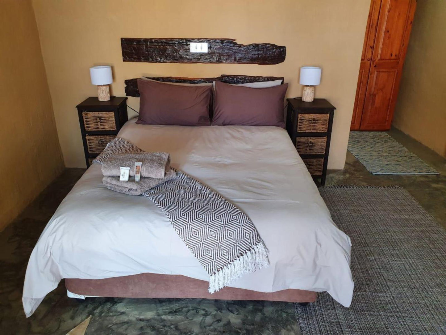 Standard Double Rooms @ Nyani Lodge Dinokeng