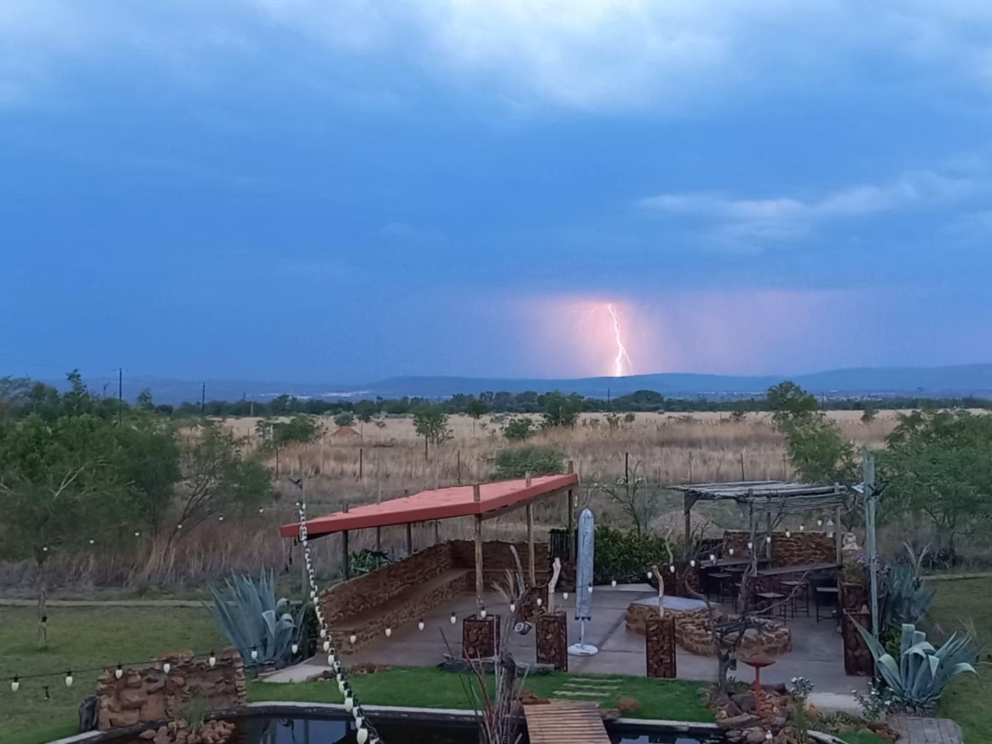 Nyani Lodge, Lightning, Nature