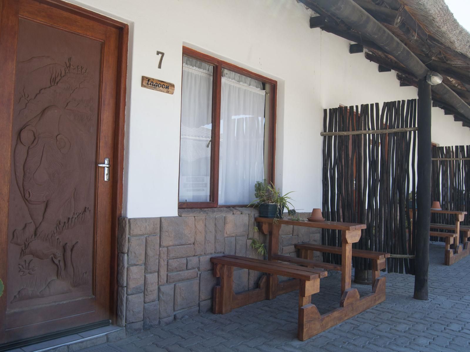 Obelix Guesthouse, Door, Architecture