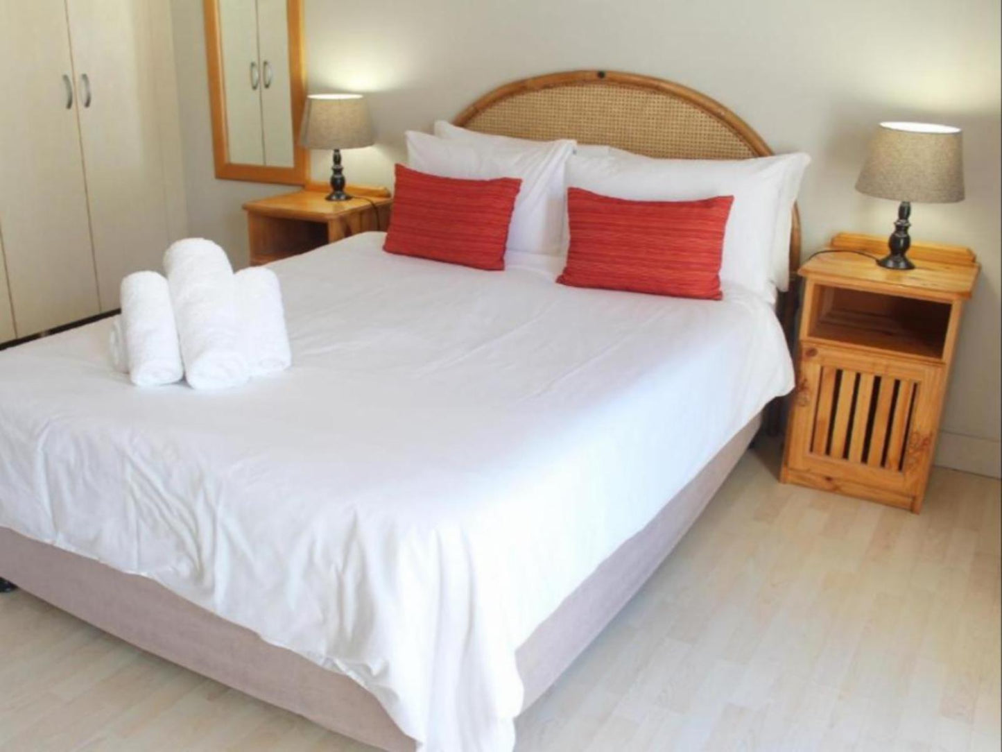 OPEN PLAN SELF-CATERING COTTAGE FOR TWO @ Oceans Hotel Mossel Bay