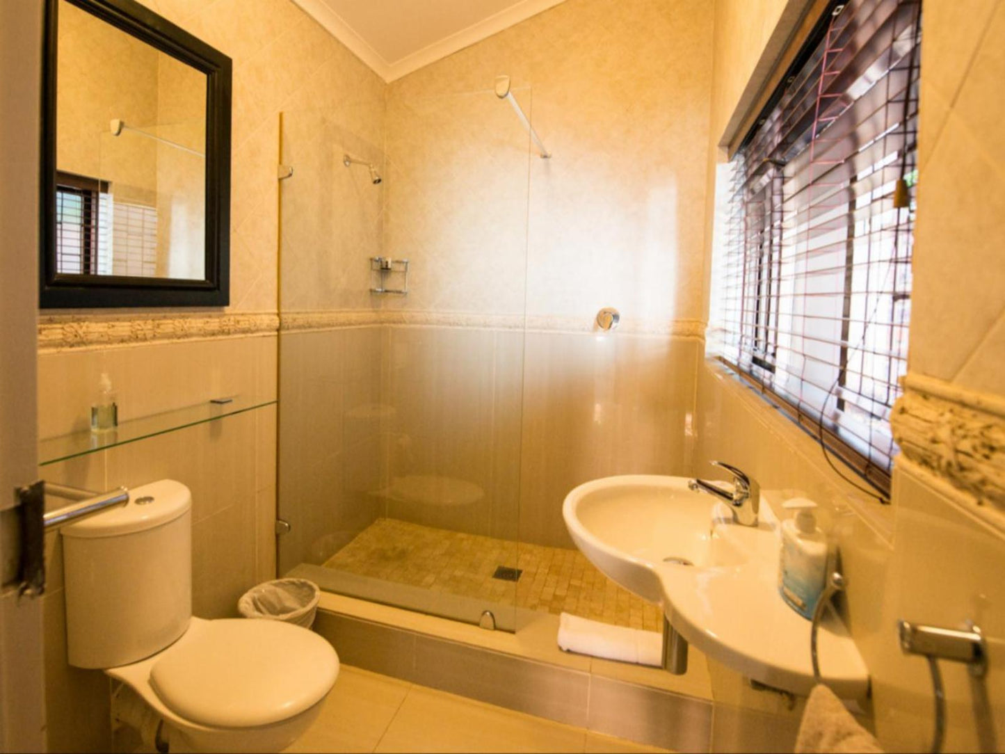 Self Catering A6 @ O'Hannas B&B Royal House