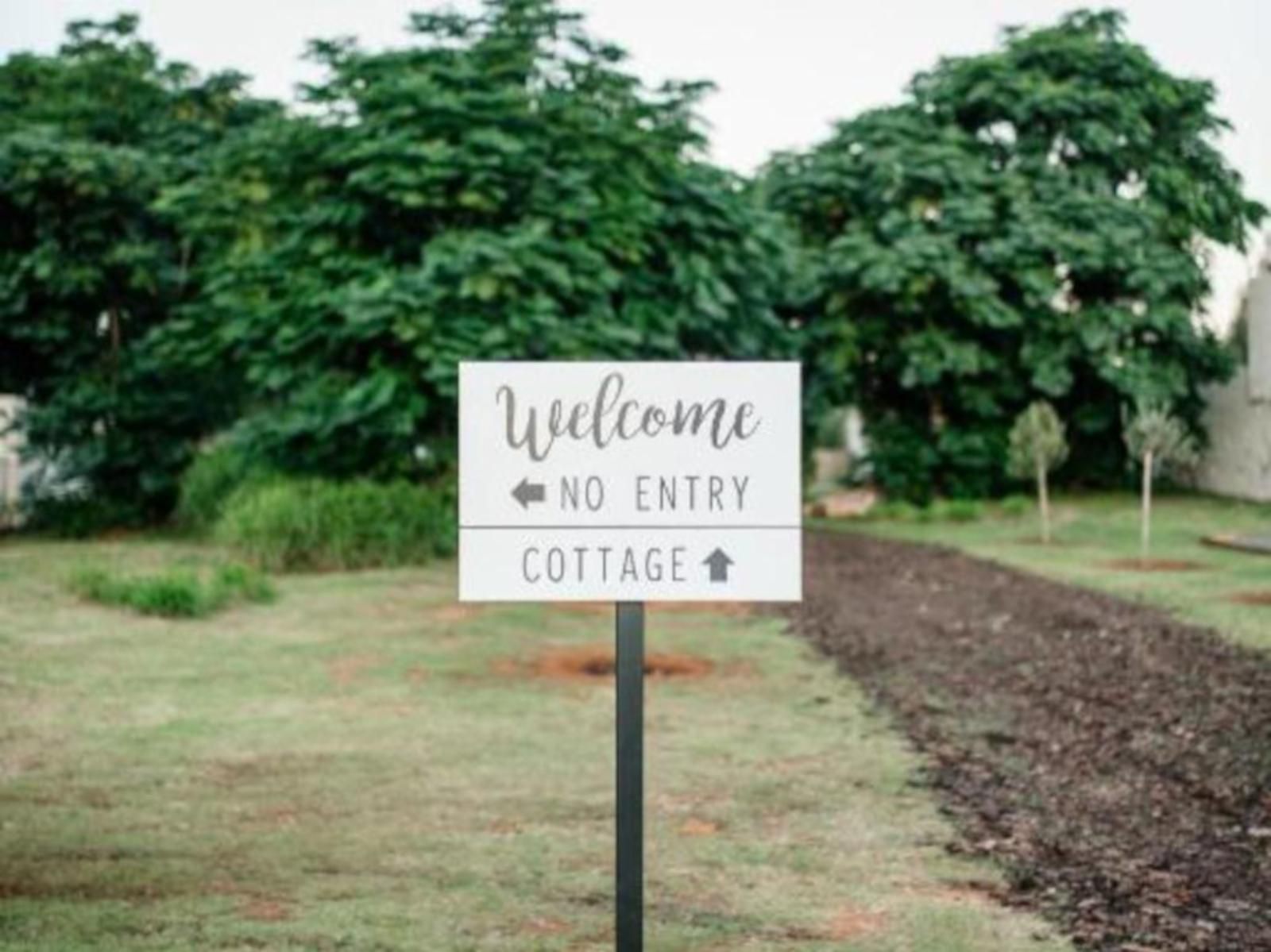 Olyf Guest Cottage, Sign