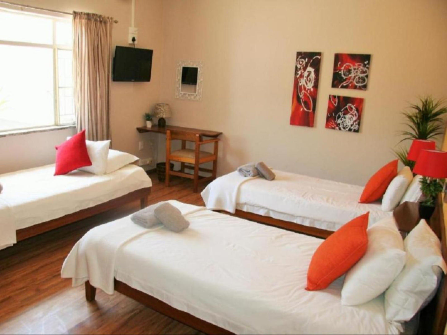 Omaruru Guesthouse, Triple Room, Bedroom