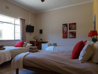 Omaruru Guesthouse, Triple Room, Bedroom