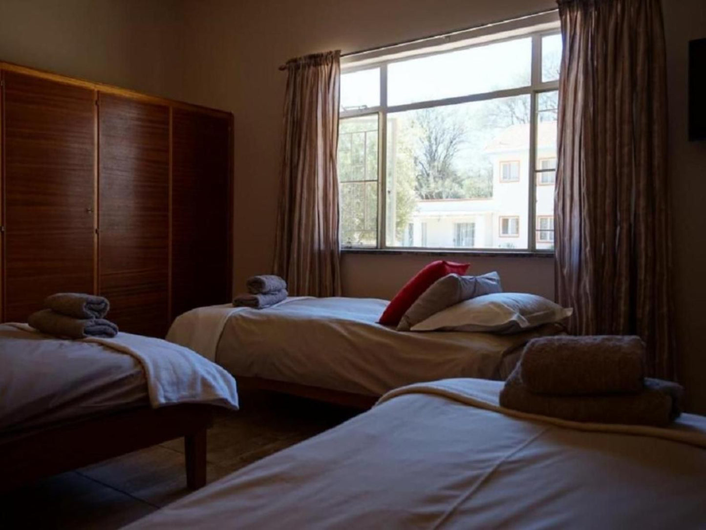 Omaruru Guesthouse, Triple Room, Bedroom