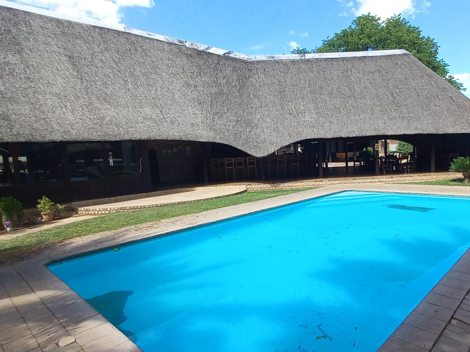 Ombinda Country Lodge, Swimming Pool