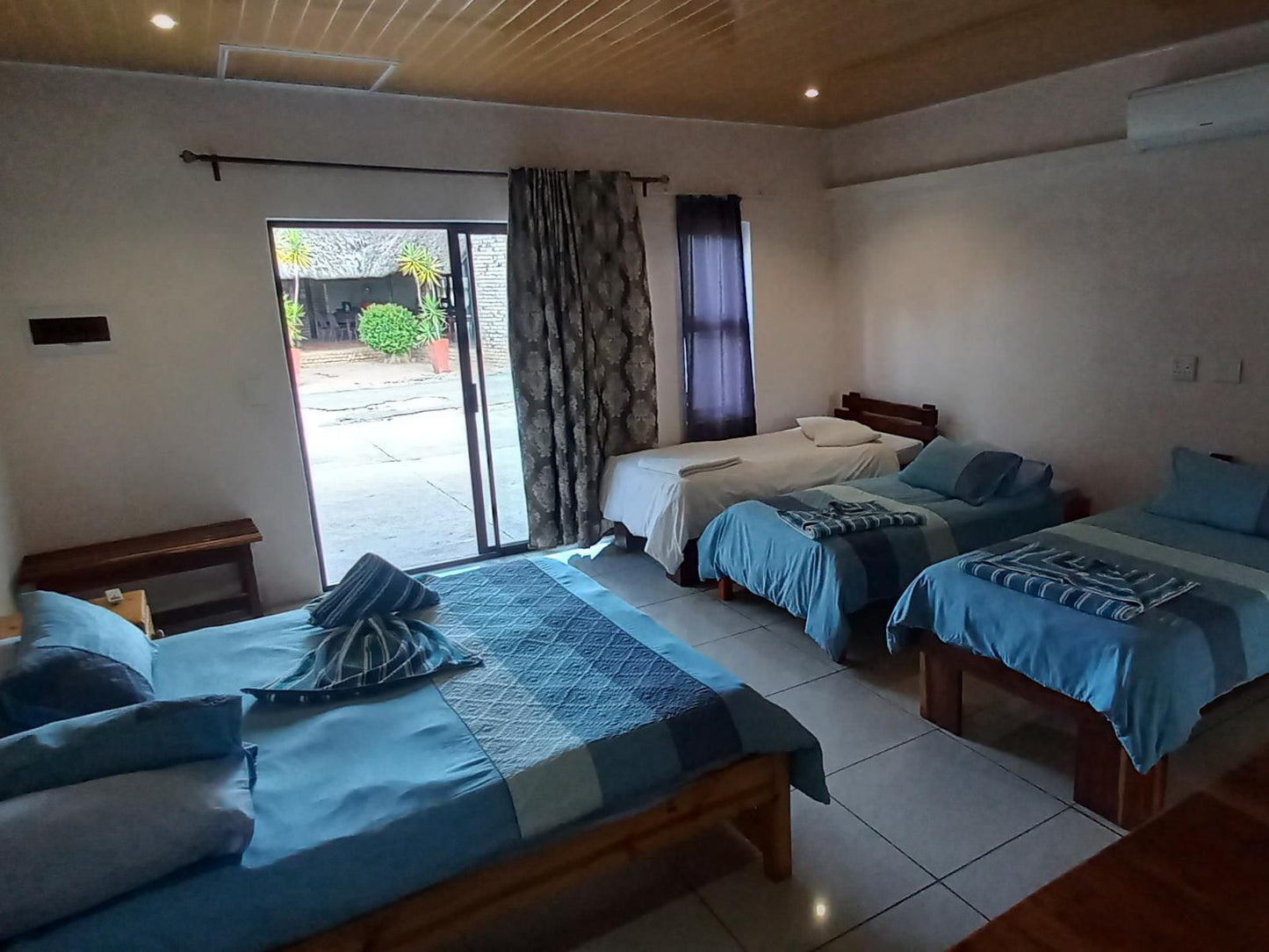 Ombinda Country Lodge, Camping, Bedroom