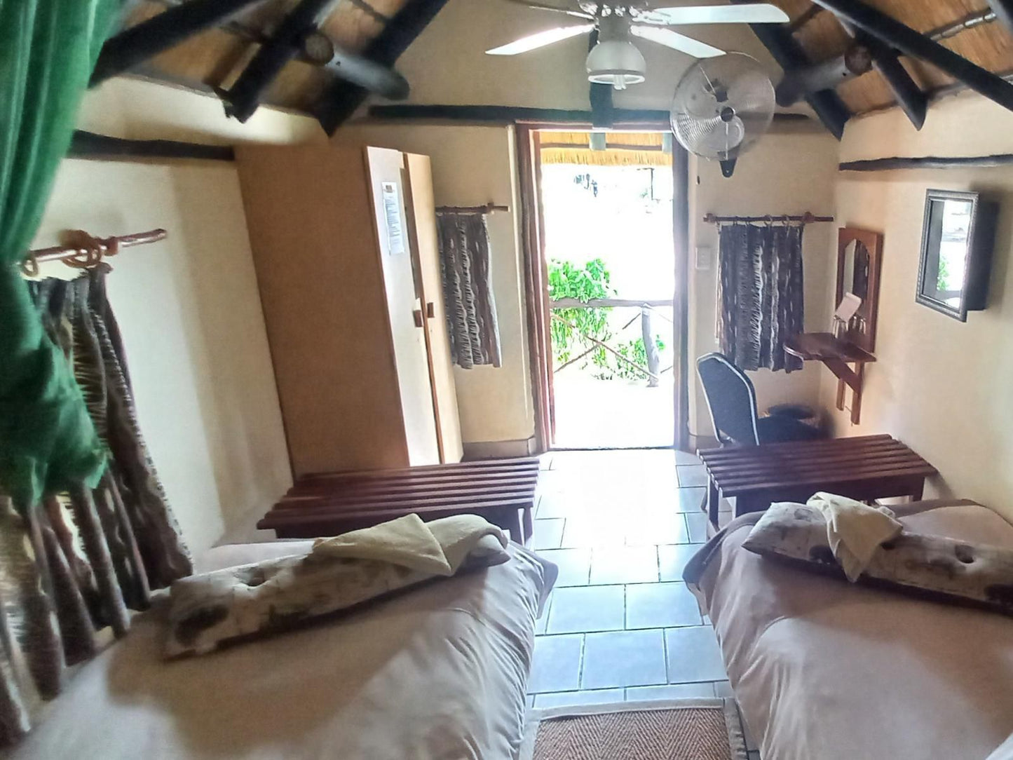 Ombinda Country Lodge, Single Rooms, Bedroom