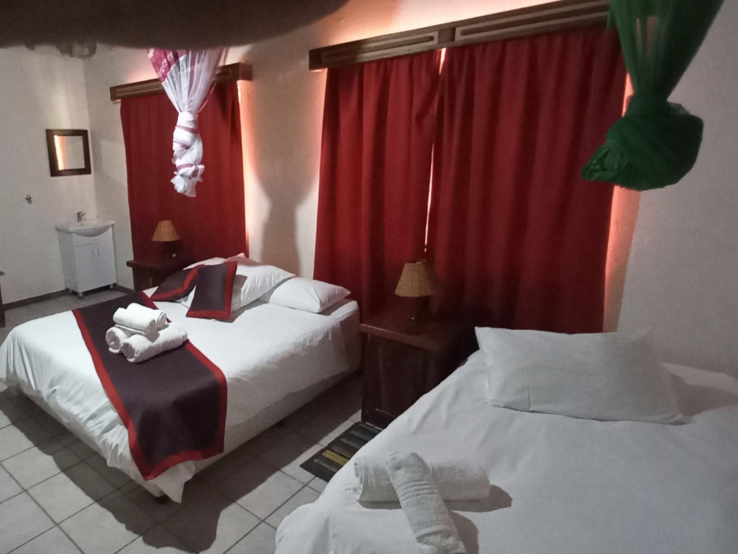 Ombinda Country Lodge, Single Rooms, Bedroom