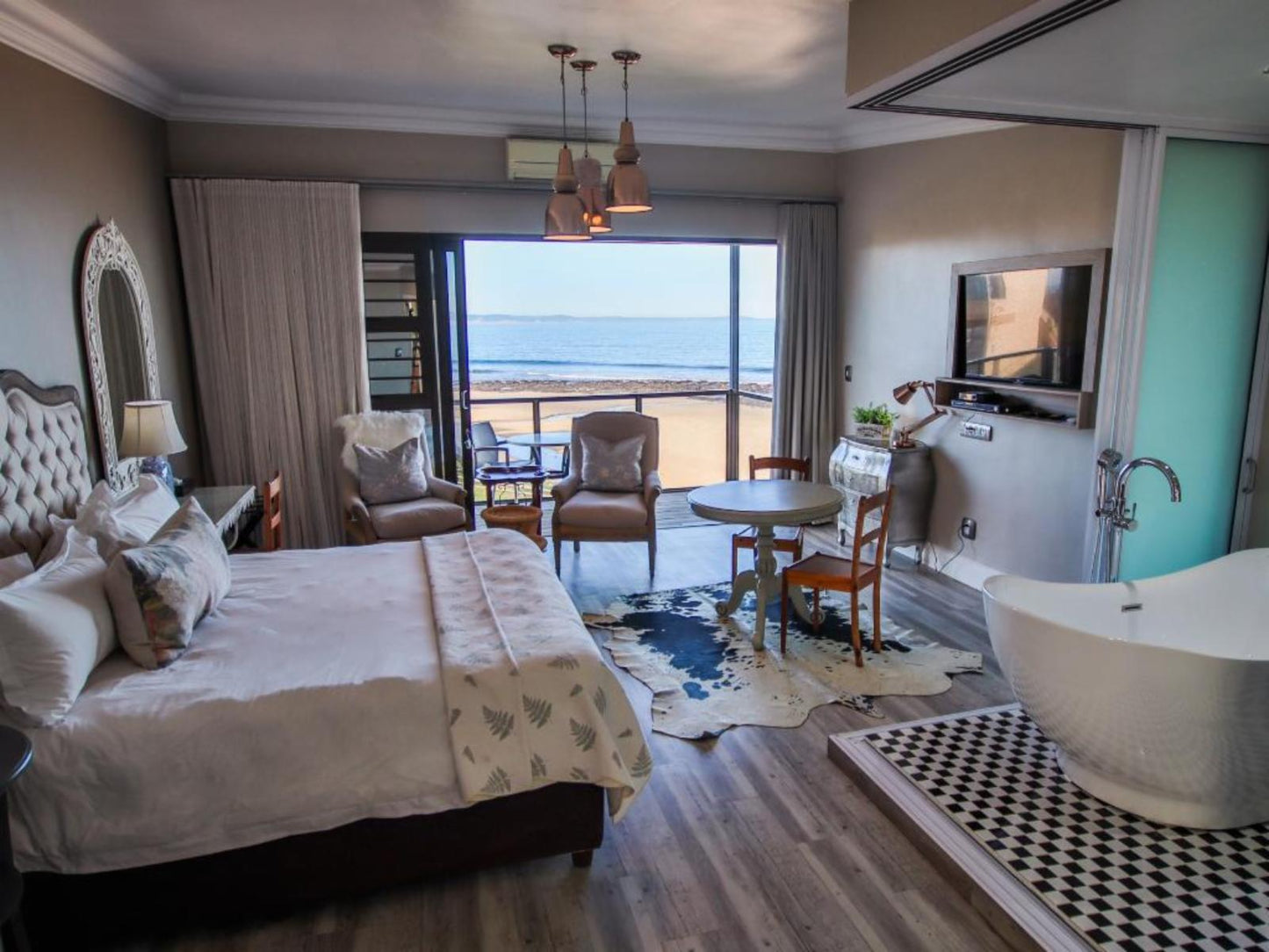 Executive Ocean Rooms @ On The Beach Guesthouse And Suites