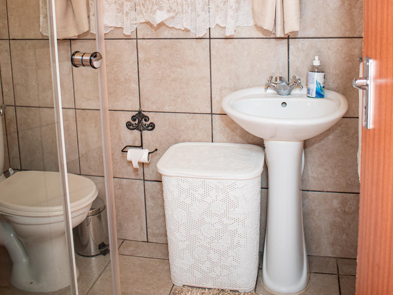 Oppiplot De Aar Northern Cape South Africa Bathroom