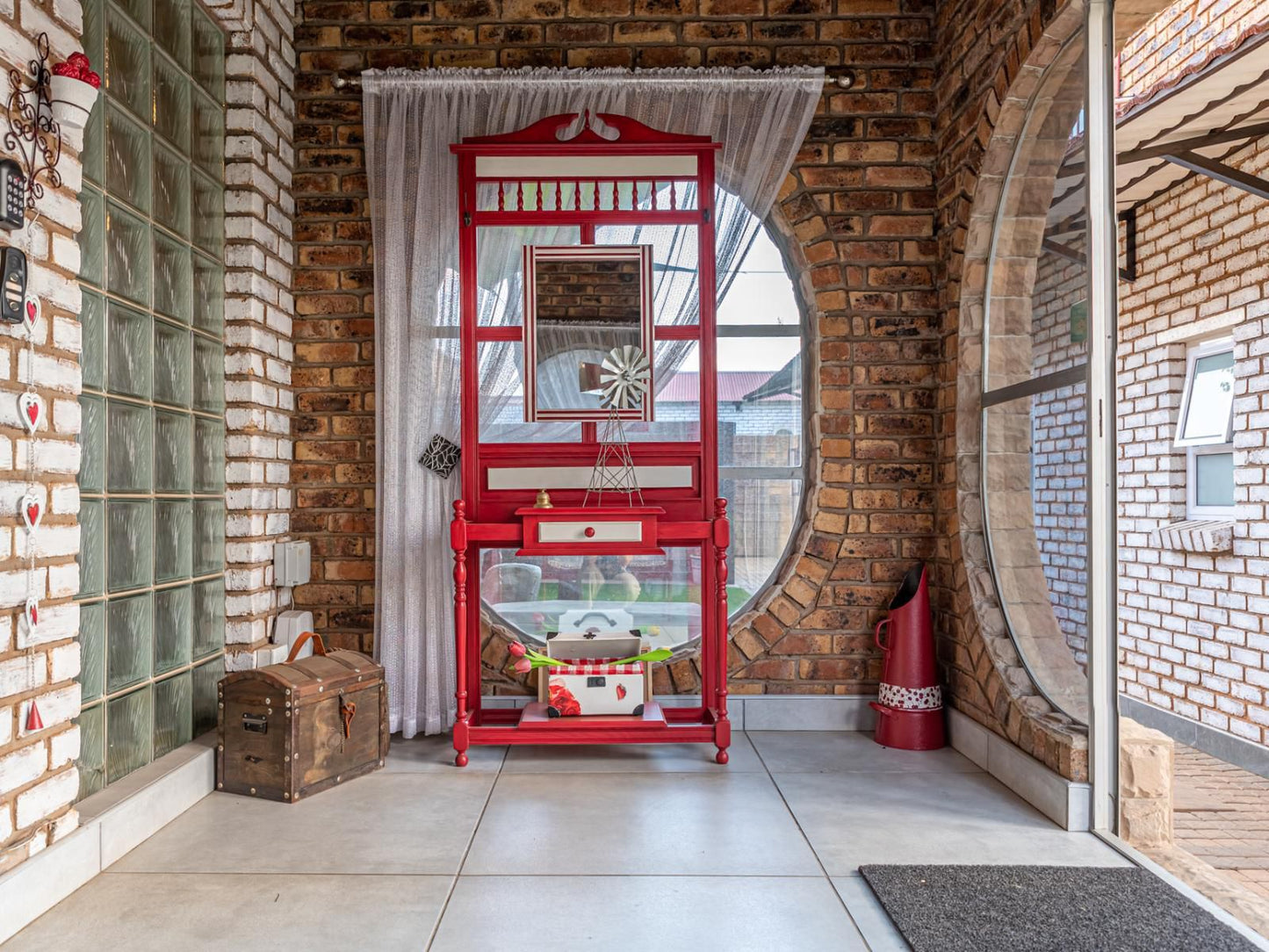 Oppiplot Guest House, Door, Architecture