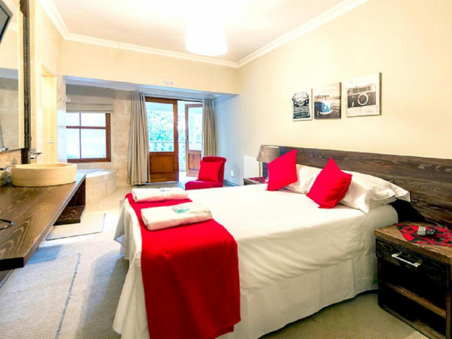 Luxury Couple Room @ Or Tambo Guest House