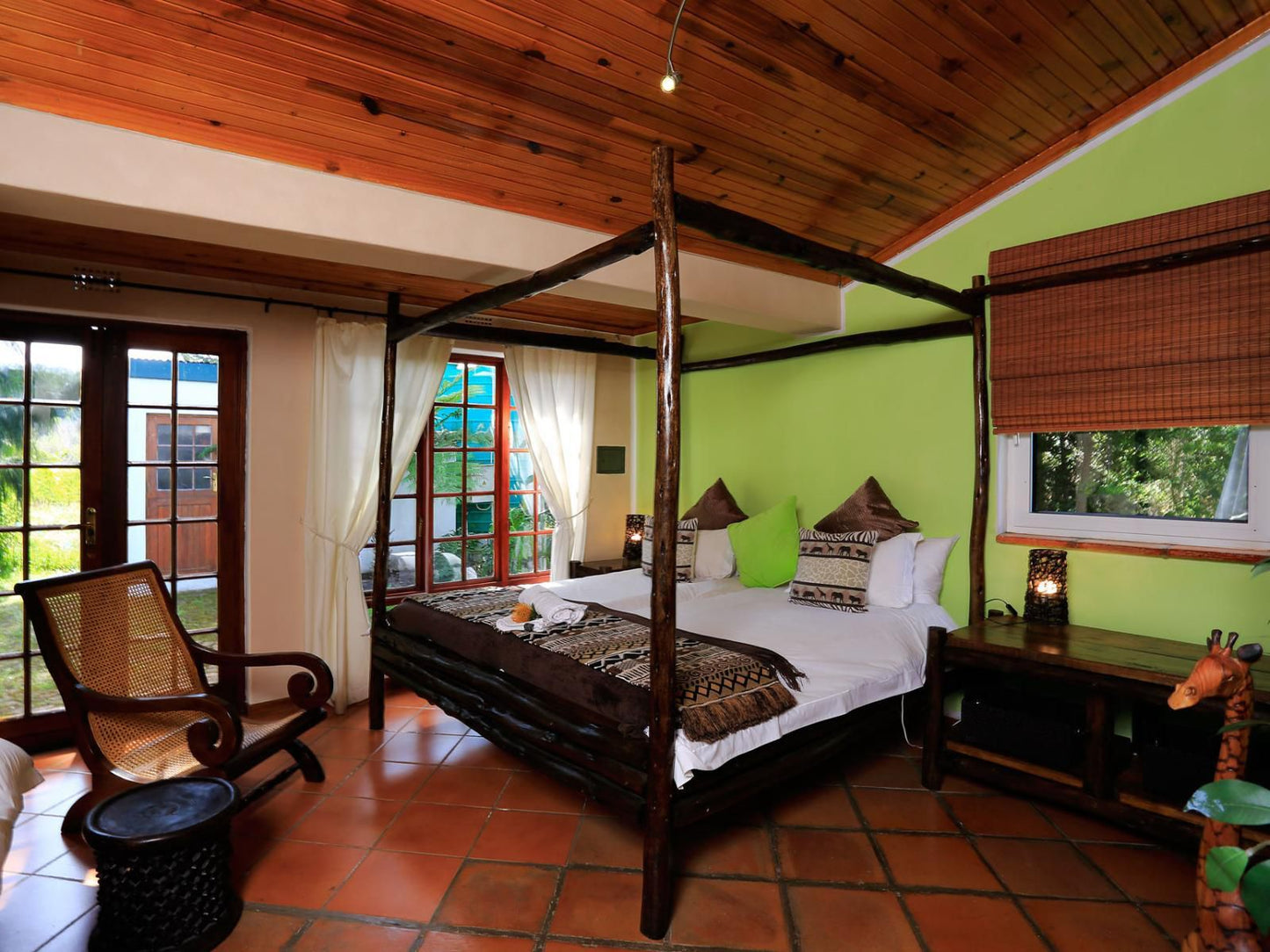 Orange-Ville Lodge & Guesthouse, Chalet "Buffalo" - Premium King Room, Bedroom