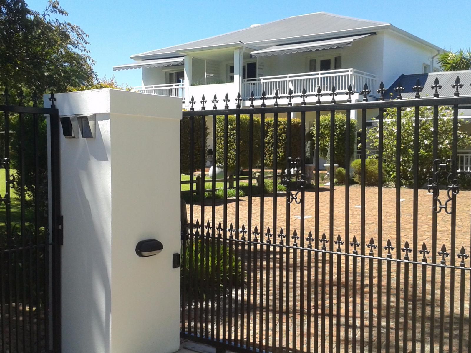 Oude Berg Guesthouse - 10 Caledon Street, Gate, Architecture, House, Building