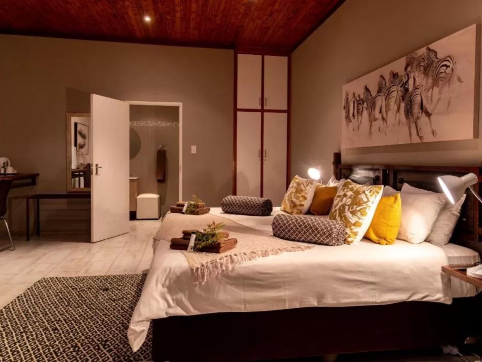 Out Of Africa Town Lodge, Standard Triple Room, Bedroom