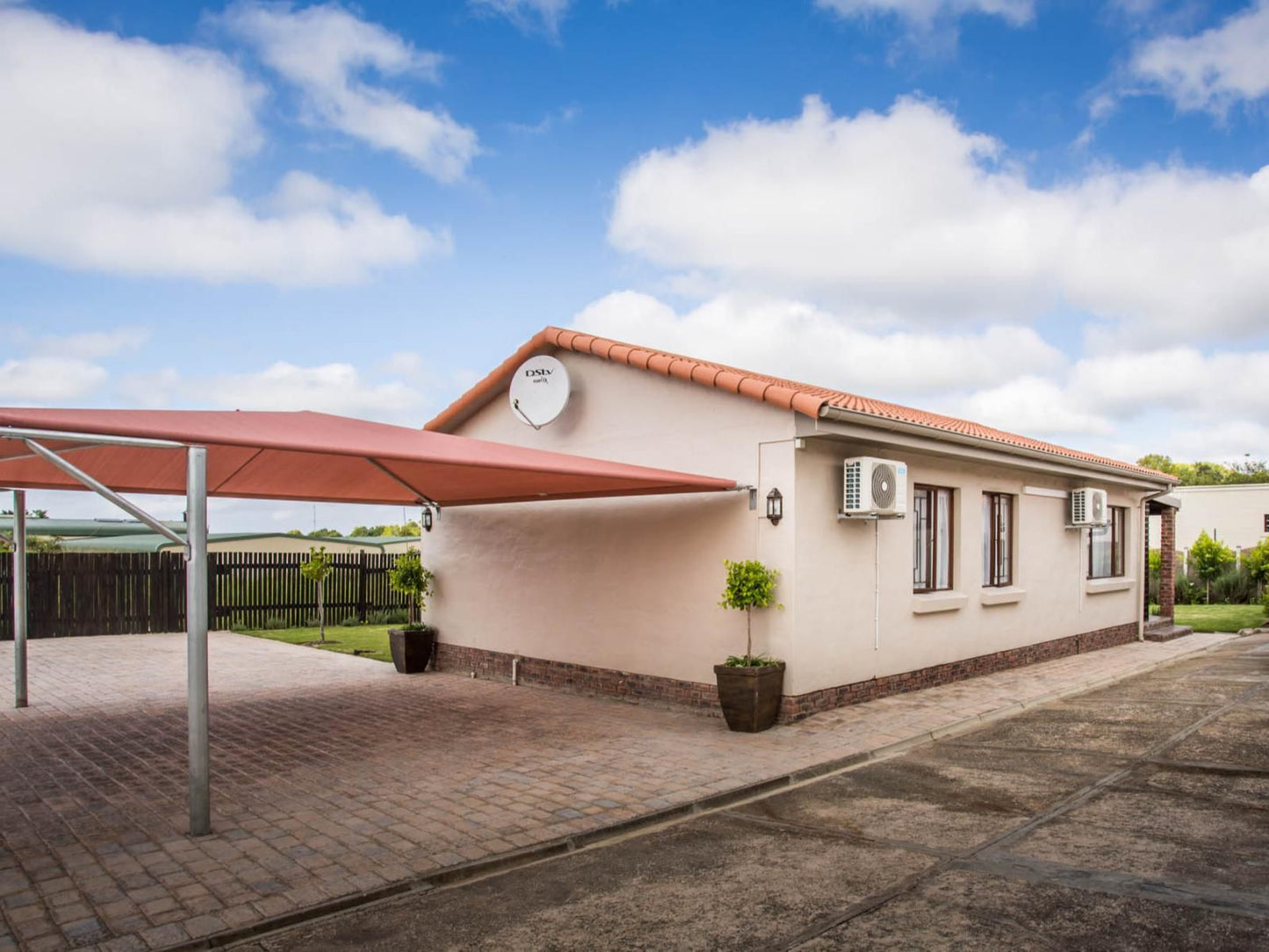 Out Of Bounds Self-Catering Lodge, House, Building, Architecture