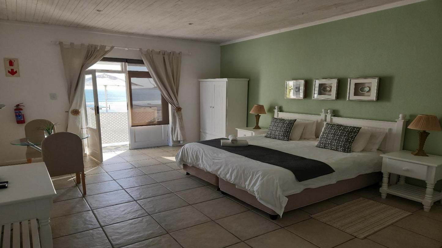 Deluxe King Room @ Paternoster Lodge