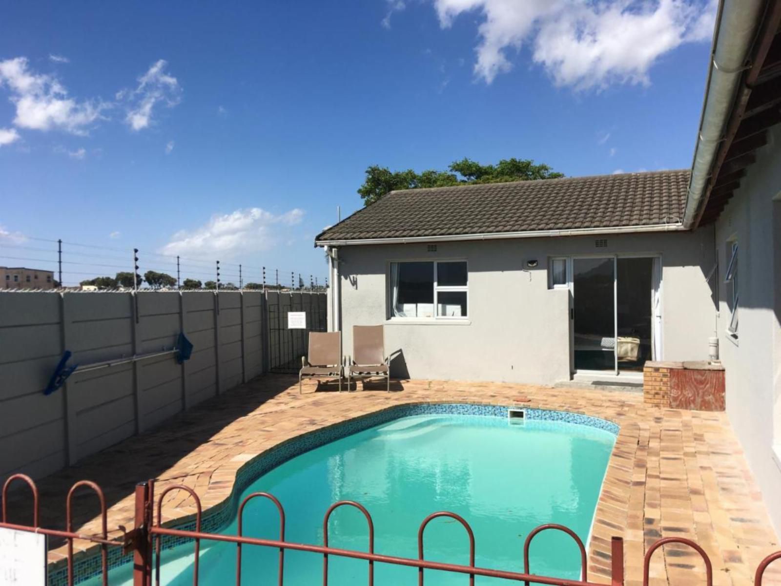 Pelican Accommodation Ottery, Swimming Pool