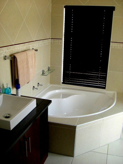 Peninsuala No 2 Hartbeespoort Dam Hartbeespoort North West Province South Africa Bathroom